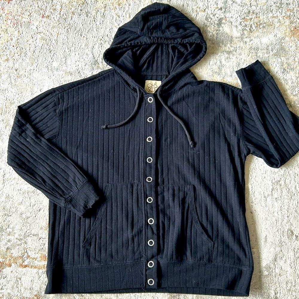 Evereve Chaser snap hoodie top. Black. size L